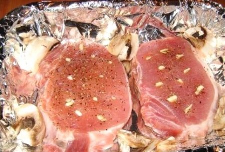 Острая свинина с сыром и грибами в духовке рецепт с фото.