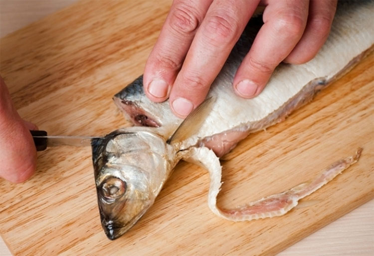 We clean herring from bones: a quick way for northerners