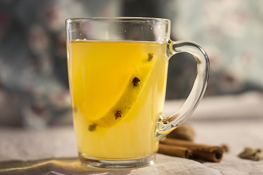 Spicy ginger tea with lemon