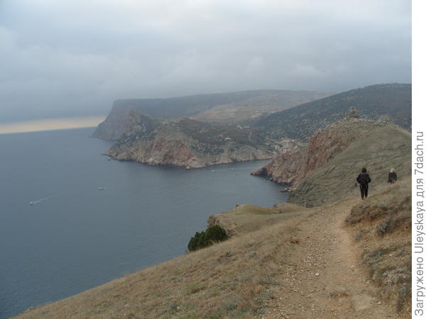 Впереди генуэзская крепость Чембало