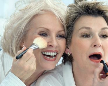 How to paint eyes and lips after 40 to look younger: what did the makeup artist advise?