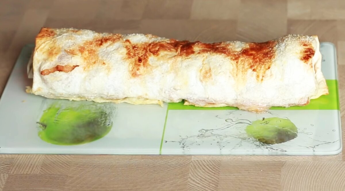 Quick apple pita roll in the oven. Everyone will cook such a strudel 